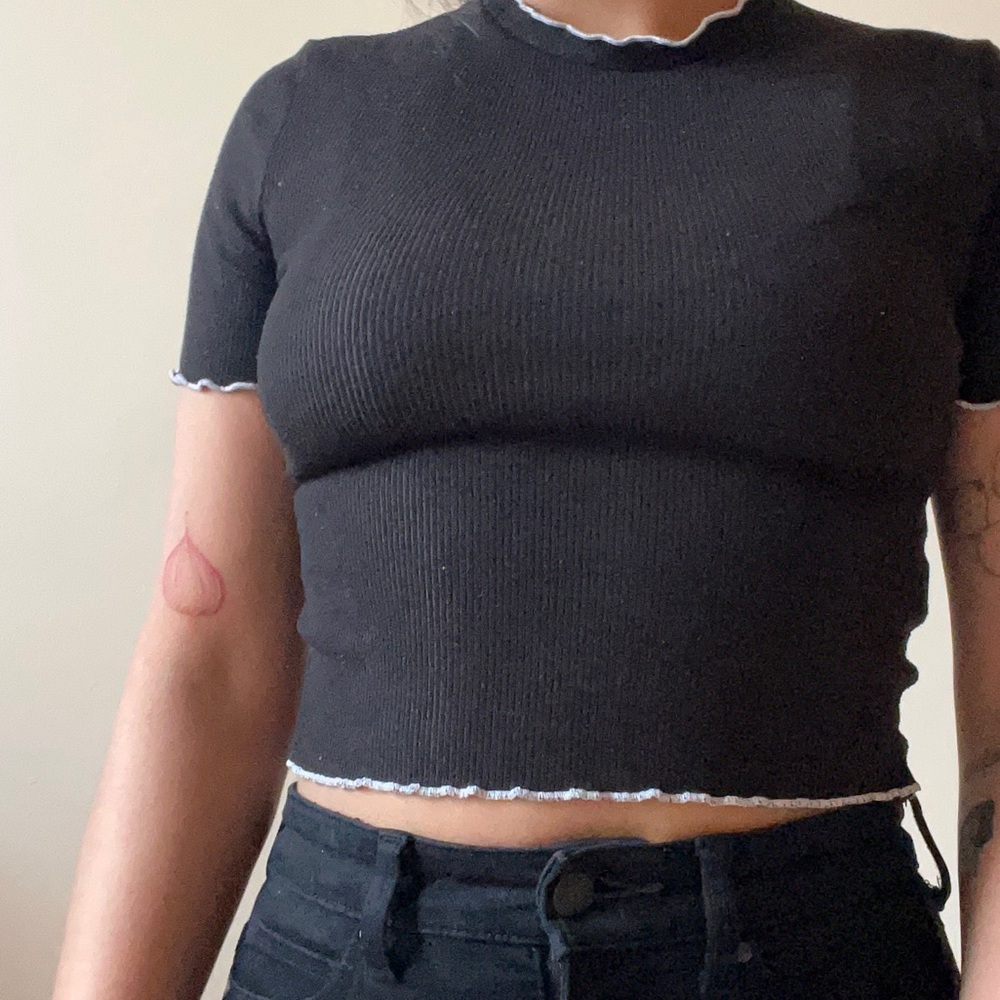 black ribbed crop top